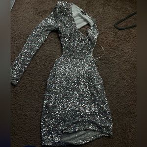 XL - brand is from fashion nova with sequence details, with a cut out on side.